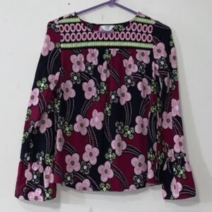 Crown & Ivy sz small petite Beautiful Floral Burgundy Top
